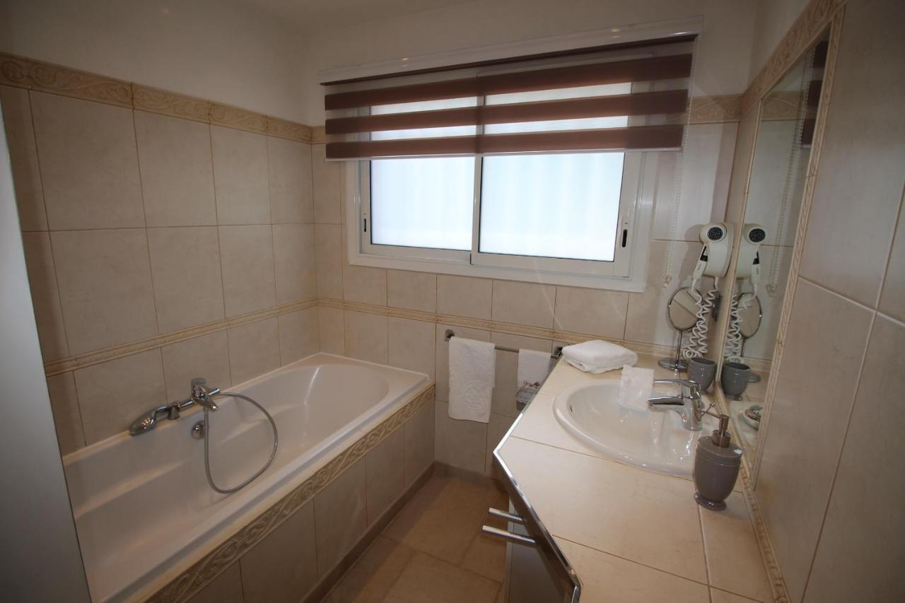 Villa Jalna Chambre, Suites Et Appartement Roquefort-les-Pins Εξωτερικό φωτογραφία